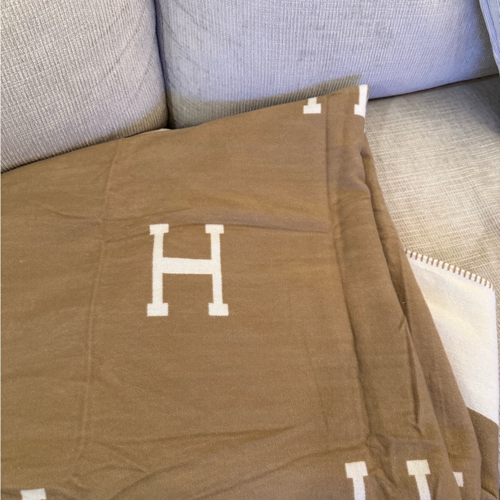 ❗️No Brand Avalon throw blanket !❗️ - Picture 3 of 6